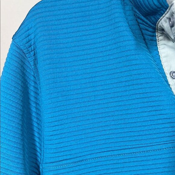 J. Crew Blue Casual Button Down Shirt with Modern Styling - Picture 3 of 5